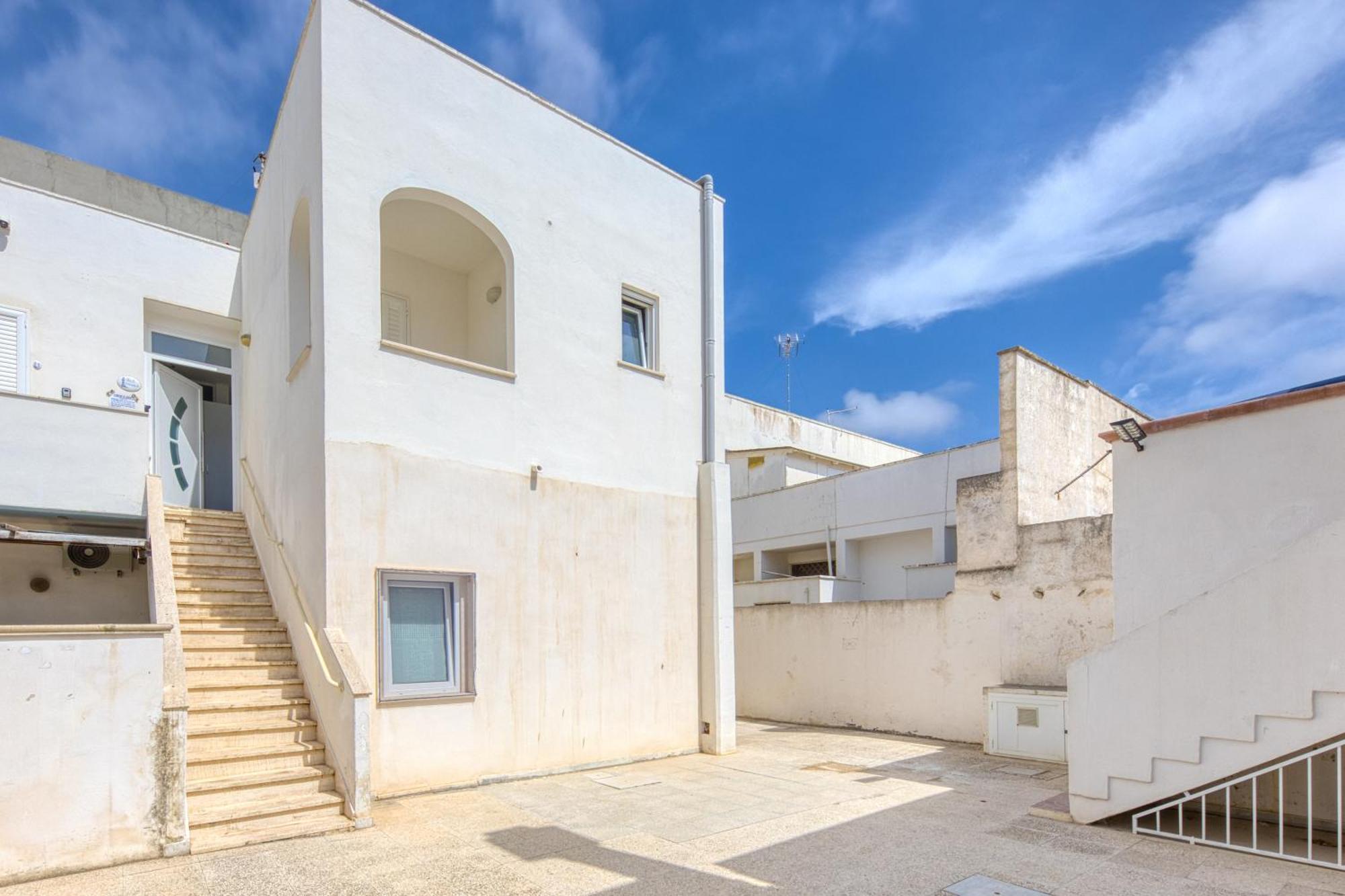 B&B Il Comandante A 100 M Dalla Spiaggia Torre San Giovanni Exterior foto