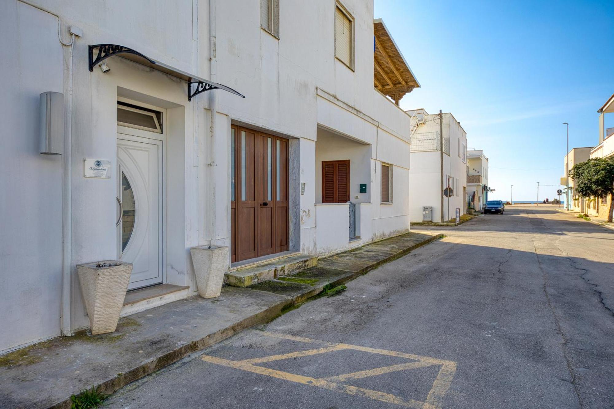 B&B Il Comandante A 100 M Dalla Spiaggia Torre San Giovanni Exterior foto