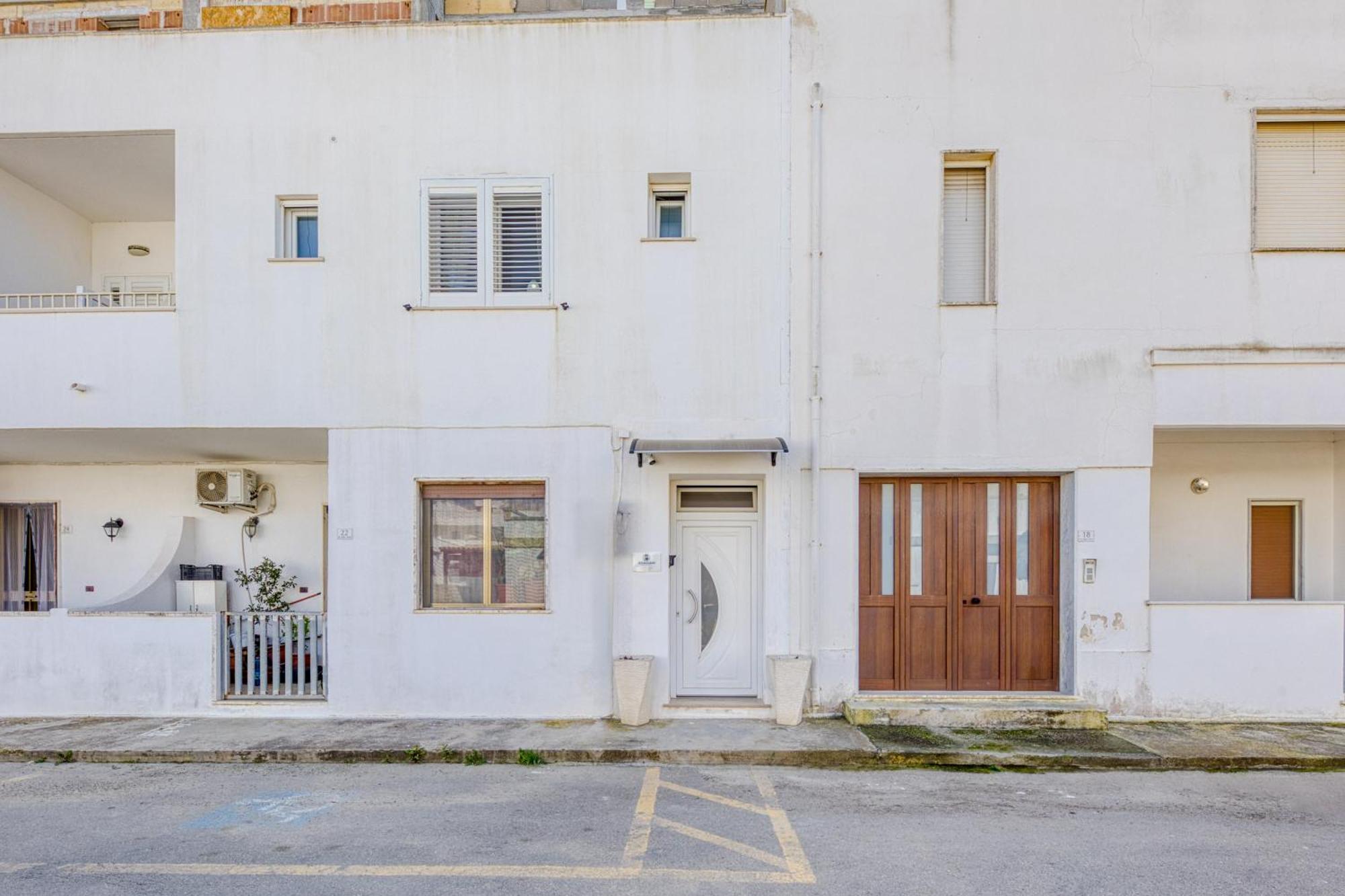 B&B Il Comandante A 100 M Dalla Spiaggia Torre San Giovanni Exterior foto