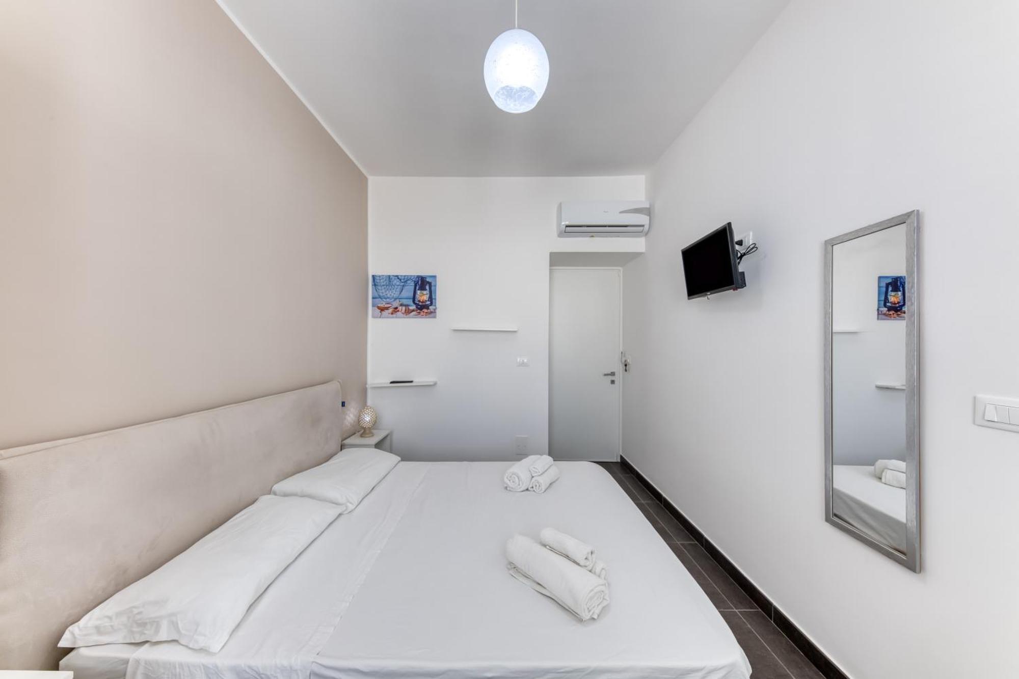 B&B Il Comandante A 100 M Dalla Spiaggia Torre San Giovanni Exterior foto